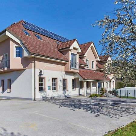 Hostel Delalut Ravne na Koroskem Екстериор снимка