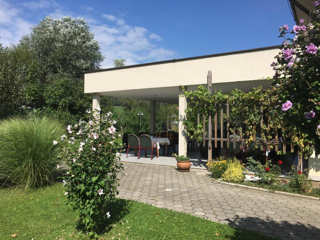 Hostel Delalut Ravne na Koroskem Екстериор снимка