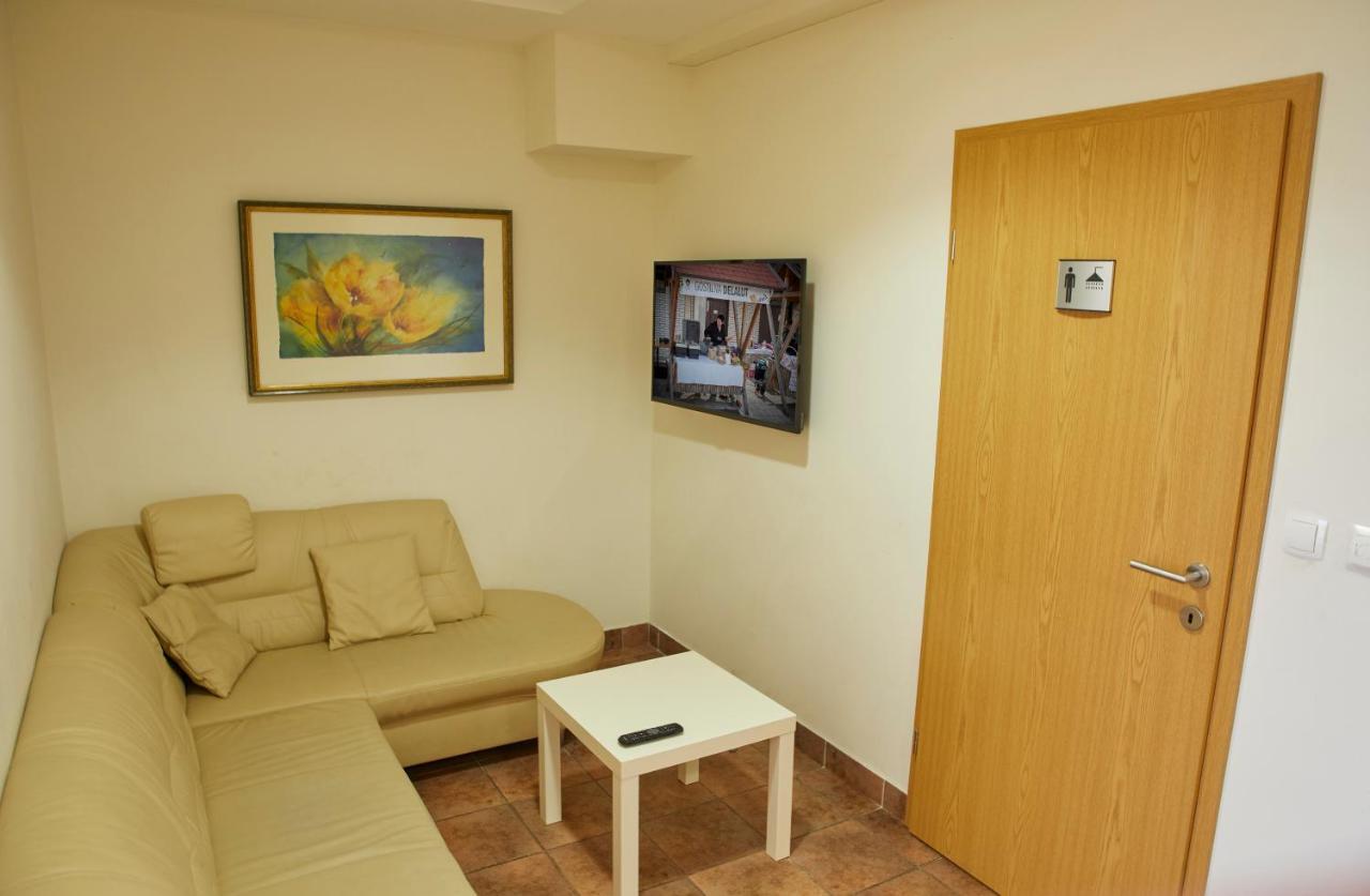 Hostel Delalut Ravne na Koroskem Екстериор снимка