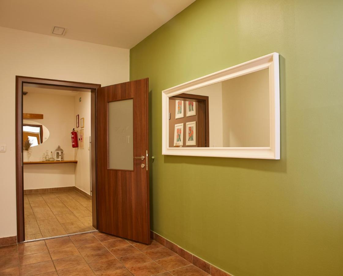 Hostel Delalut Ravne na Koroskem Екстериор снимка