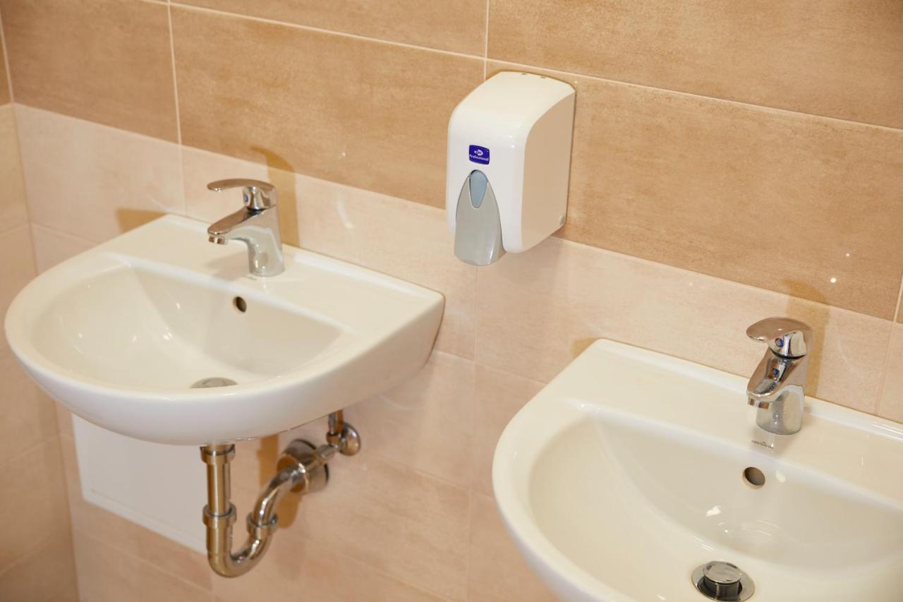 Hostel Delalut Ravne na Koroskem Екстериор снимка